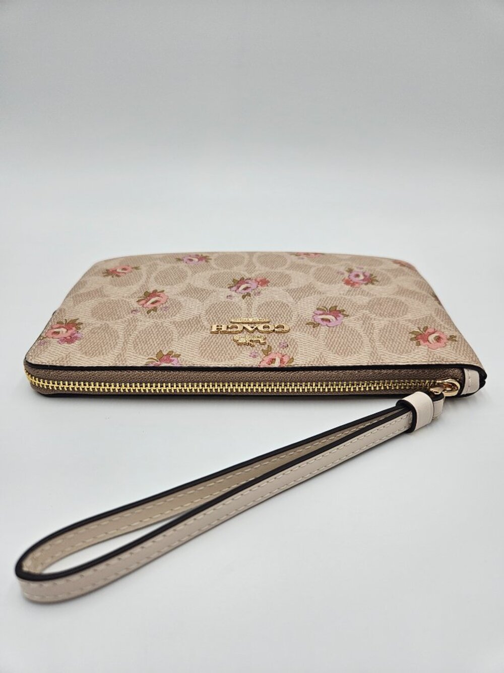 STEAL!!🔥COACH Corner Zip Wristlet In Signature Canvas | Floral Print - Picture 4 of 10